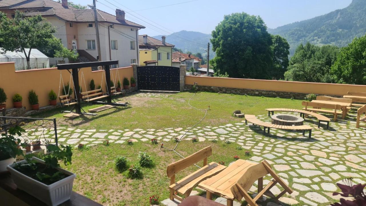 Guesthouse Nefertiti Smolyan Exterior foto